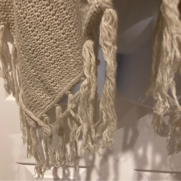 Ladies Pink Martini Cable Knit Fringe Sweater Vest - Picture 3 of 5